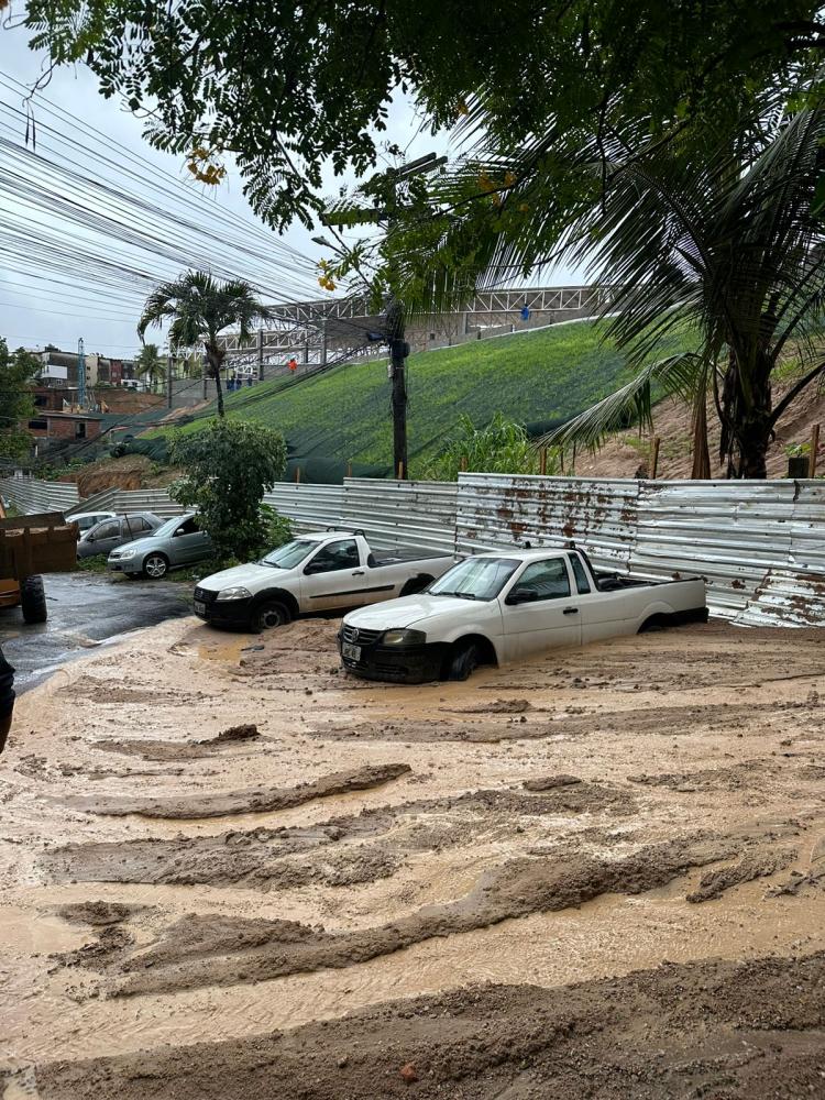 Prefeitura notifica supermercado no Cabula a ressarcir moradores após prejuízos causados por obra