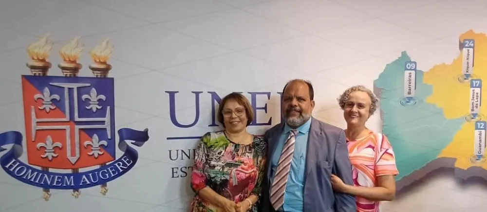 Lícia, Taurino Araújo e Soraya, no dia da Sagração de Emérita Lícia Soares de Souza.