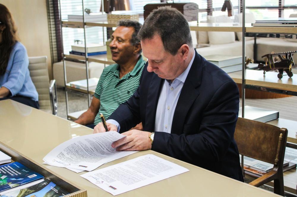 SJDH e Fecomércio-BA assinam acordo para campanha de arrecadação do Fecriança