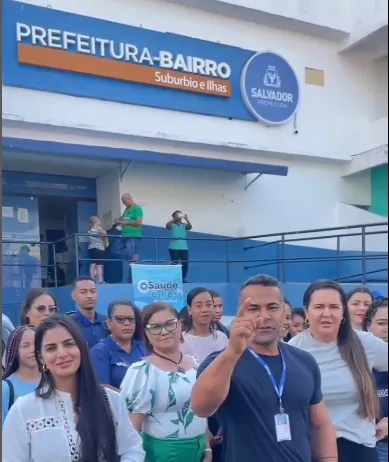 Na imagen está o subprefeito Afonso Celson juntamente com toda sua equipe da Prefeitura bairro Subúrbio e ilhas de Salvador.