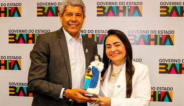 Imagem do Atual governador da Bahia Jerônimo Rodrigues-PT, juntamente com a ex-prefeita Moema Gramacho do PT-BA