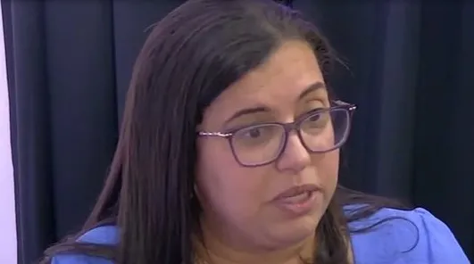 Imagem da vice-prefeita de Salvador Ana Paula Matos participando do PodZé.