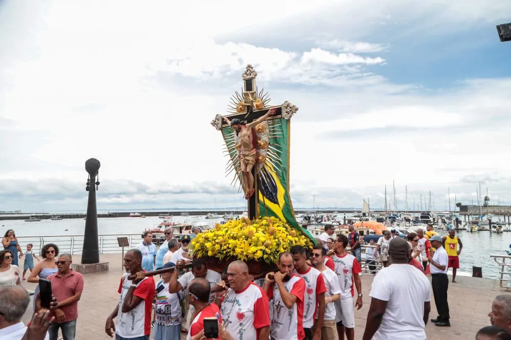 Imagem Senhor do Bonfim Sendo levada até a colina sagrada
