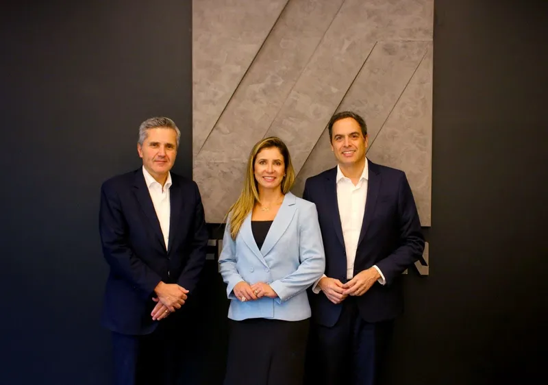 Da esquerda para direita: o diretor-executivo de Relações Institucionais, Trabalhistas e Sindicais da Febraban, Adauto Duarte, a diretora de Administração do BNB, Ana Teresa Carvalho, e o presidente do BNB, Paulo Câmara.