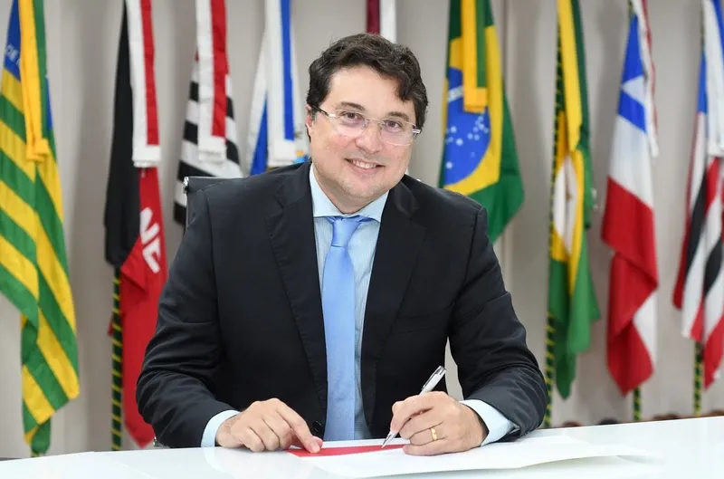 Diretor de Ativos de Terceiros do BNB, Antônio Jorge Pontes Guimarães Júnior, informa que o portfólio do Banco é composto de Fundos de Investimento Renda Fixa, Multimercado e Renda Variável (Foto: Fernando Cavalcante)