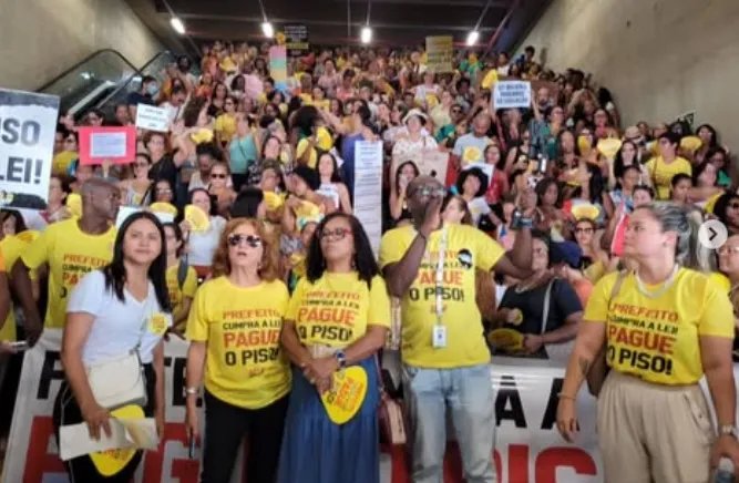 Imagem reprodução APLB, Protesto dos Professores na Estação da Lapa em Salvador-BA