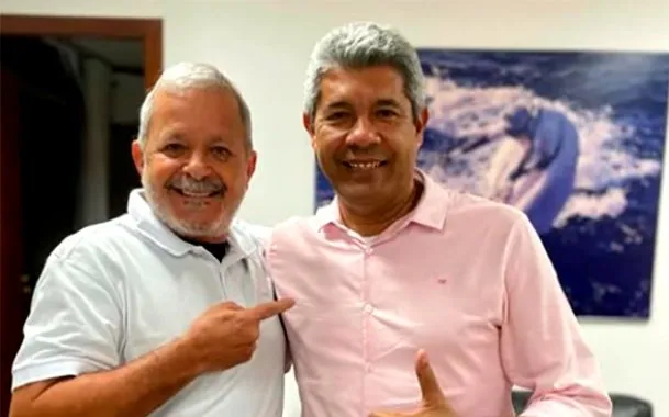 Foto do Secretário da Sudesb ao lado do Goverador da Bahia 
