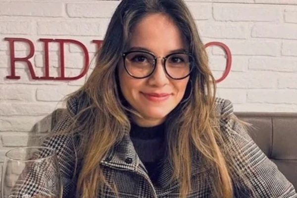 Jovem foi a primeira a passar por cirurgia contra depressão Crédito: Reprodução | Redes Sociais