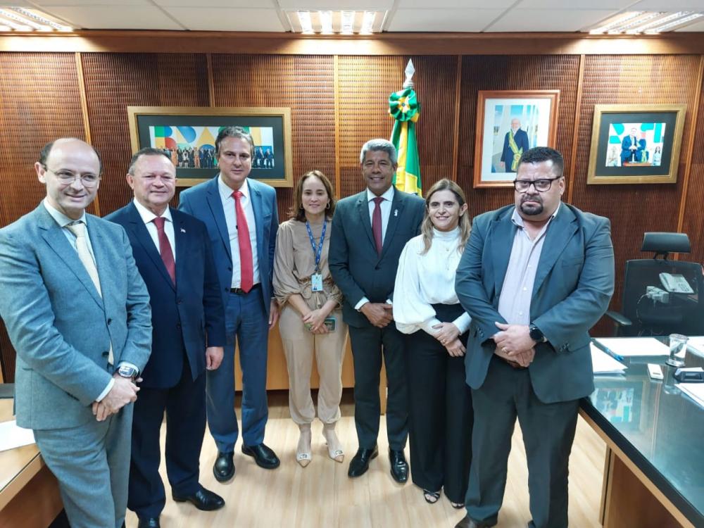  Em Brasília, Jerônimo trata da retomada de obras nas áreas de Habitação e Educação na Bahia