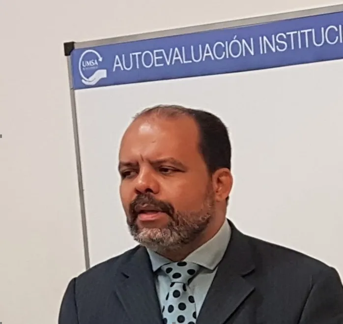 TAURINO ARAÚJO: CRÍTICA LITERÁRIA — SOBRE O SONETO ROMANO DE FLORISVALDO MATTOS, O DECANO DOS BARDOS BAIANOS.