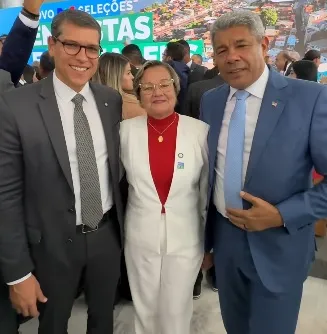Na imagem Jaime Vieira Lima (Secretário da CERB), Valdeci Castro (Prefeita), Governador Jerônimo Rodrigues 