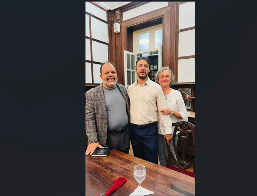 Vladimir entre Soraya e Taurino Araújo: concorrido lançamento de Sagittarius, na ALB.