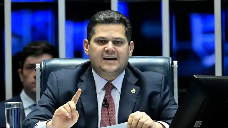 O presidente do Senado, Davi Alcolumbre (União Brasil/AP) decidiu não levar a PEC ao plenário após rejeição da CCJ / Foto: Andressa Anholete / Agência Senado