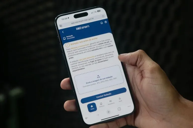 O MEC Enem está disponível nas principais lojas de aplicativos, como Apple Store e Google Play. Também pode ser acessado via navegador, por meio da URL: app.mecenem.mec.gov.br - Foto: Divulgação