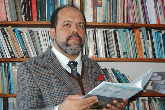 Taurino Araújo: pensador e multitalento internacional.