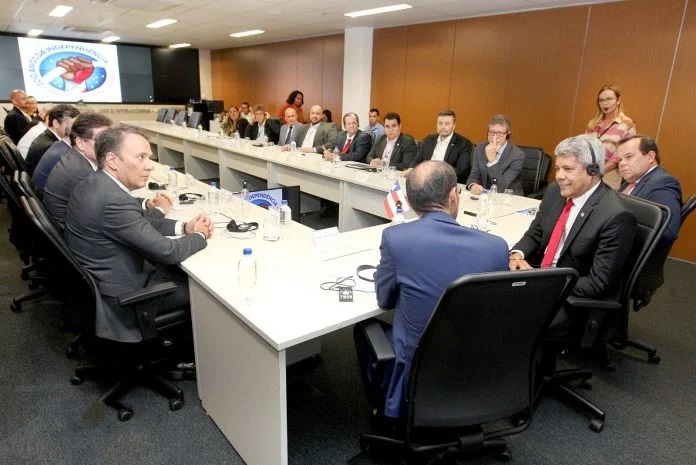Reunião entre governador e embaixador dos Emirados Árabes reforça parcerias e abre novas frentes de investimentos