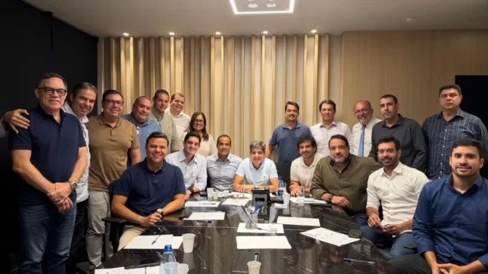 O encontro contou ainda com a presença do prefeito de Salvador, Bruno Reis, e do deputado federal Arthur Maia (União Brasil).