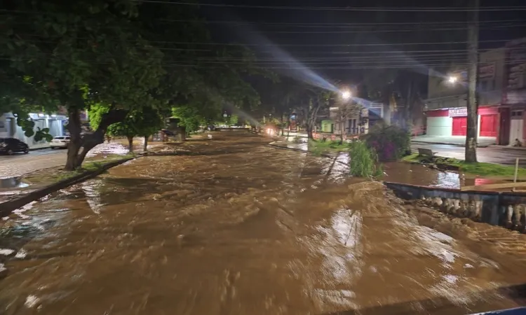 Cidades como Ilhéus, Vitória da Conquista e Jacobina estão entre as afetadas pelo alerta de chuvas intensas na Bahia