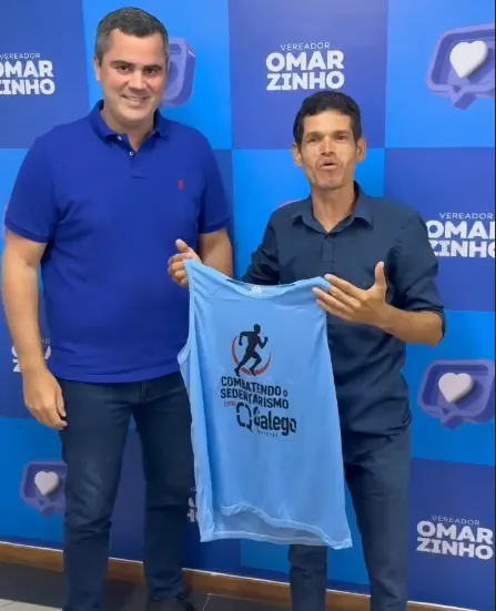 Projeto Social Combatendo o Sedentarismo com o Galego Noticias recebe doação de 100 camisas do Vereador Omarzinho