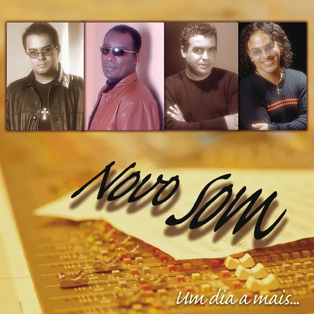 Capa do CD “Um Dia a Mais”, da banda Novo Som, foi lançado em 2002 pela gravadora MK Music. Este álbum é um marco na trajetória do grupo por ser o nono de estúdio e o último a contar com a participação do baixista e principal compositor, Lenilton