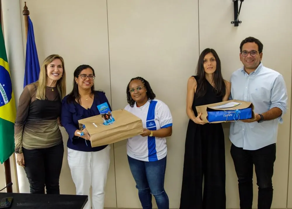 Concurso literário com 3 mil estudantes da rede municipal premia vencedores por protagonismo cidadão