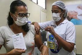 Prefeitura de Salvador segue vacinação contra Covid-19 e gripe nesta segunda (12)