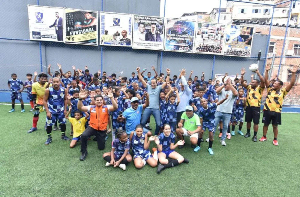 Prefeitura amplia acesso à prática esportiva na Federação após entrega de nova arena com grama sintética