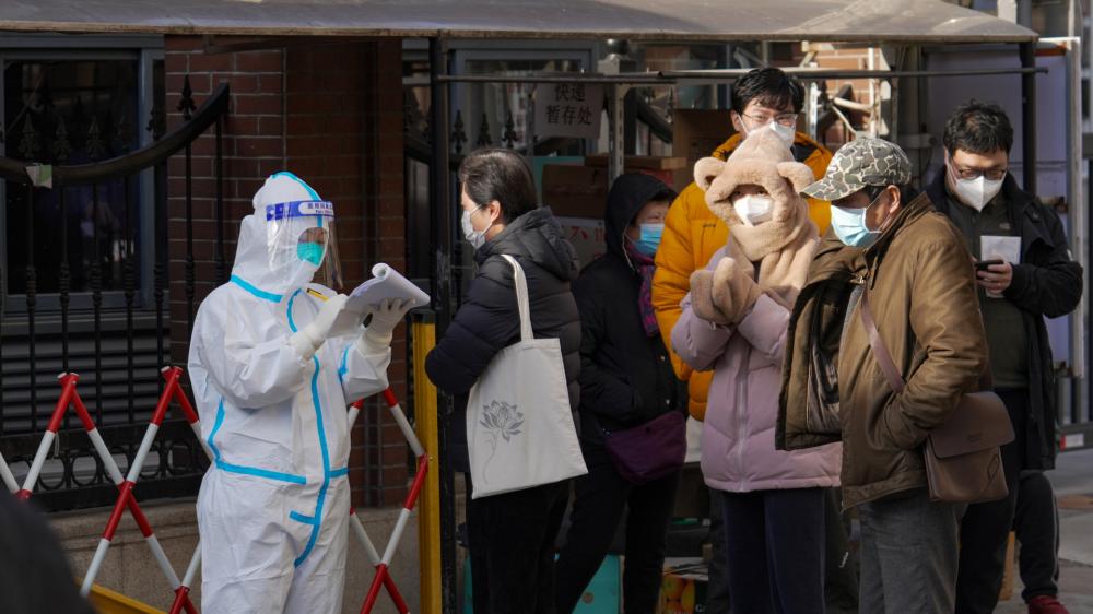 Onda de Covid na China é alerta para Brasil e mundo de que pandemia não acabou