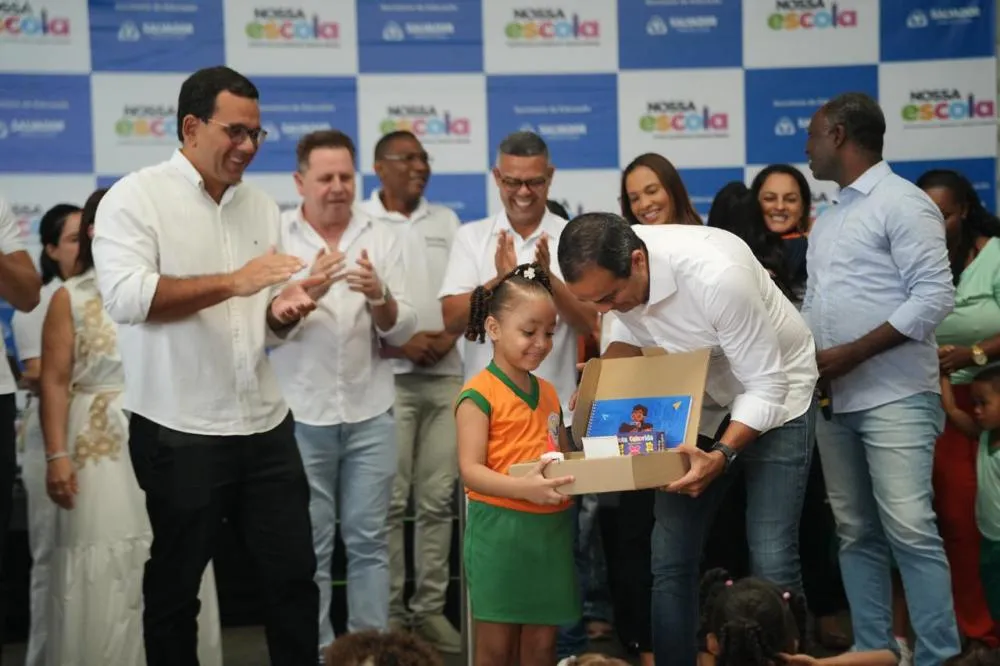 Prefeitura inicia entrega de 25,5 mil kits escolares para instituições parceiras da rede municipal de ensino