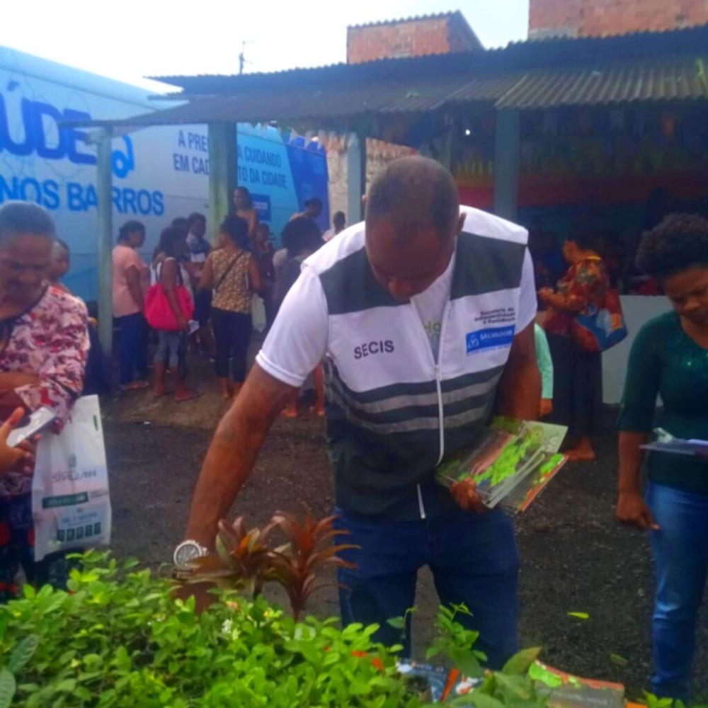 Caravana da Mata Atlântica distribui 100 mudas nativas em Coutos