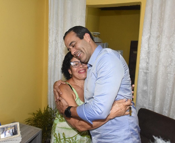 Prefeito Bruno Reis entrega 100 imóveis reformados pelo Morar Melhor em Vista Alegre