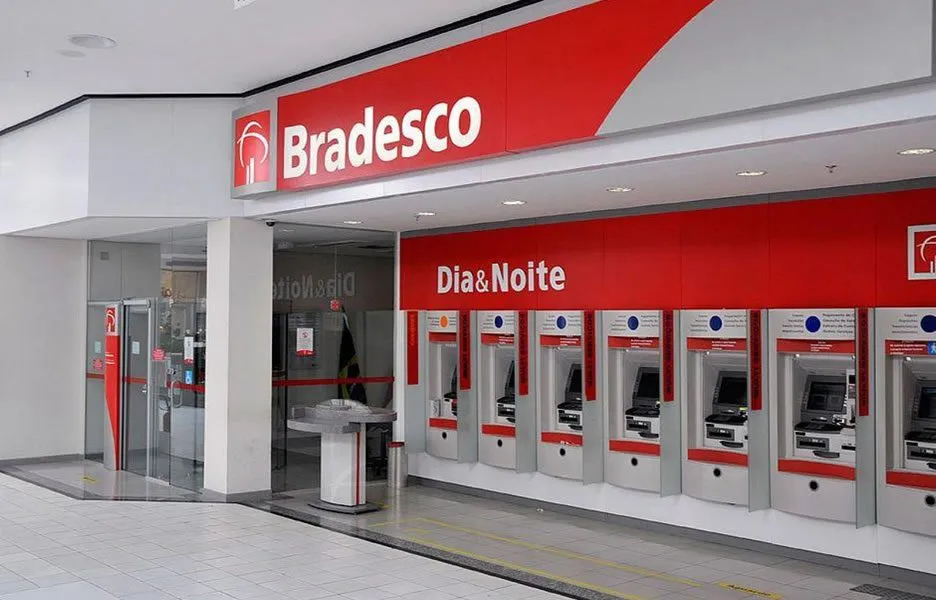 Bradesco fecha 324 agências e demite mais de 2 mil bancários