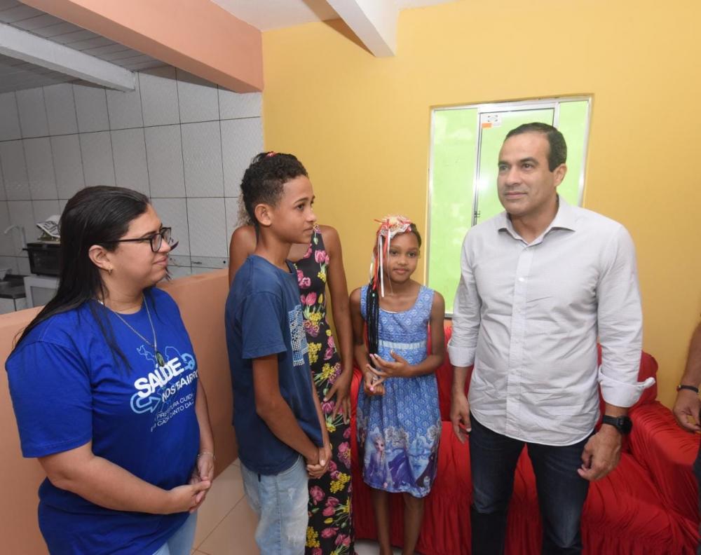 Prefeitura completa 600 casas reformadas pelo Morar Melhor em Pau da Lima