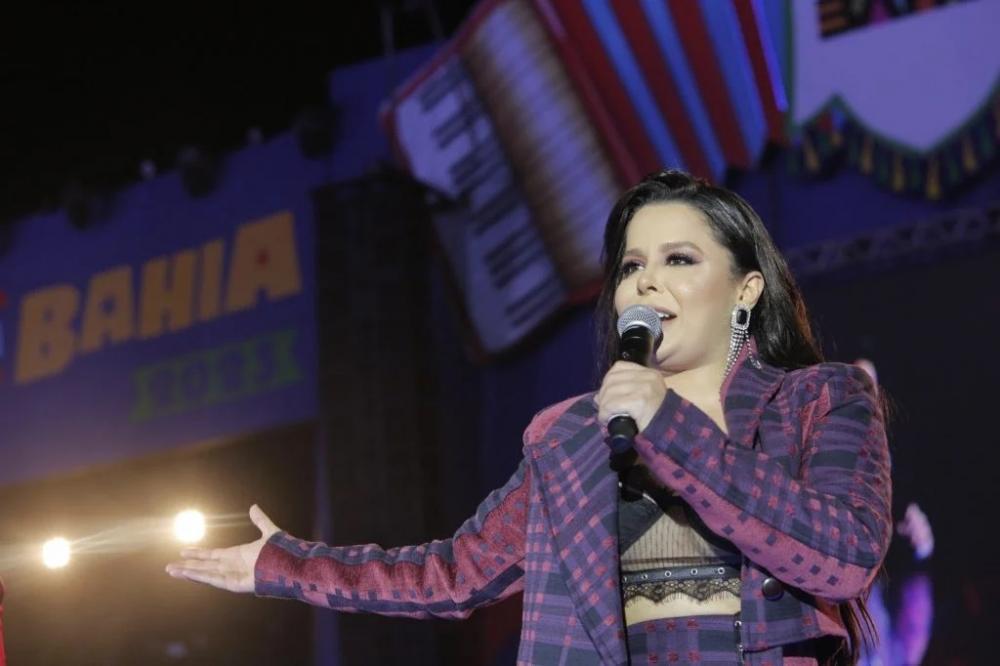 Maiara e Maraísa garantem emoção em show com hits do sertanejo romântico