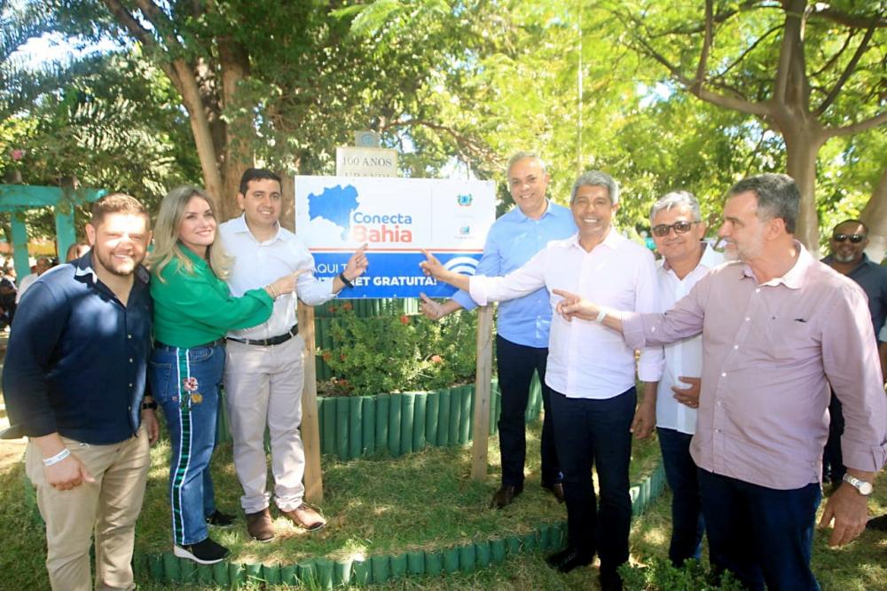 Jerônimo Rodrigues entrega obras de infraestrutura e serviços em Urandi, impulsionando o desenvolvimento regional