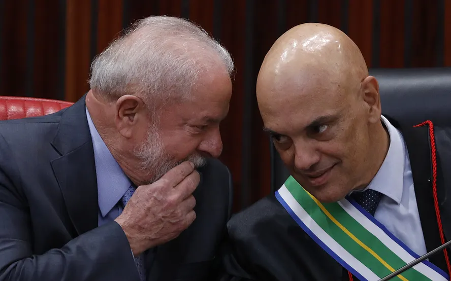 Imagem do presidnte Lula cochichando com o Ministro do STF-Alexandre de Moraes-Reprodução google. 