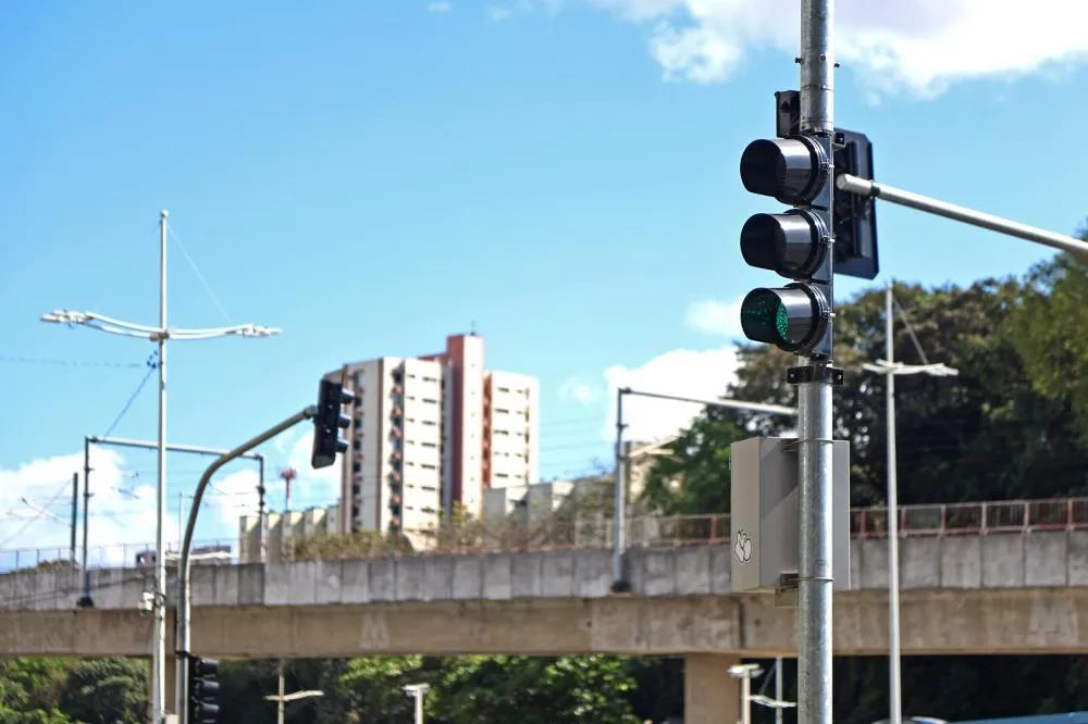 Salvador chega a mil semáforos inteligentes implantados