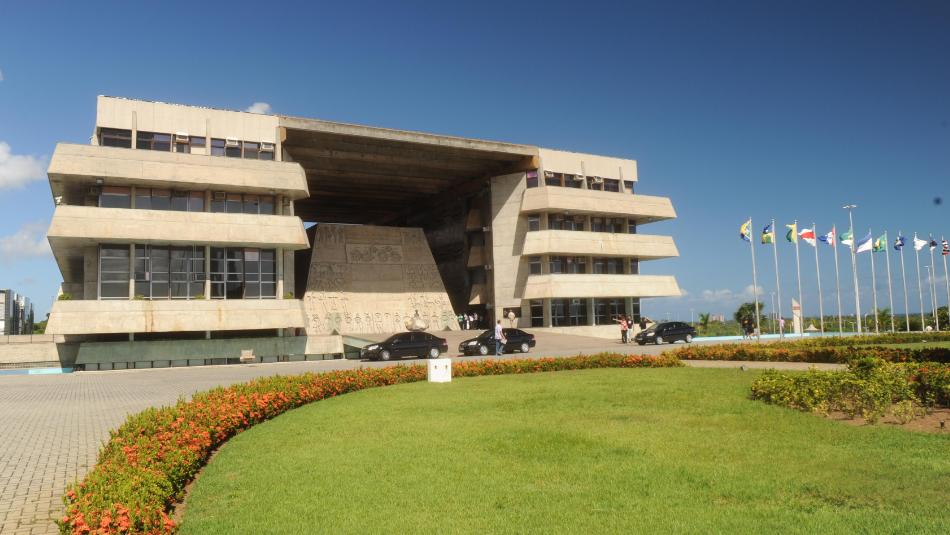 Parlamentar Baiano se envolve com menor de idade, pai da menor tenta dar queixa e prefeito da cidade no qual ocorreu a situação abafa o caso