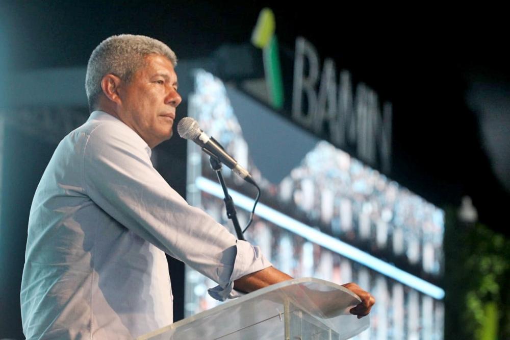 Em Aracatu, governador inaugura colégio em tempo integral e obras de infraestrutura e abastecimento de água