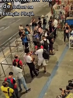 Suburbanos estão indignados com a mudança no transporte público de Salvador.