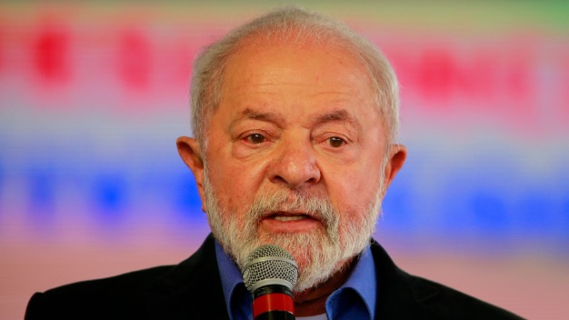 Lula defende fim das escolas cívico-militares: 'Não é obrigação do MEC'