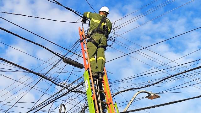 Bahia registra mais de 1.500 interrupções de energia devido a colisões de veículos em postes no primeiro semestre