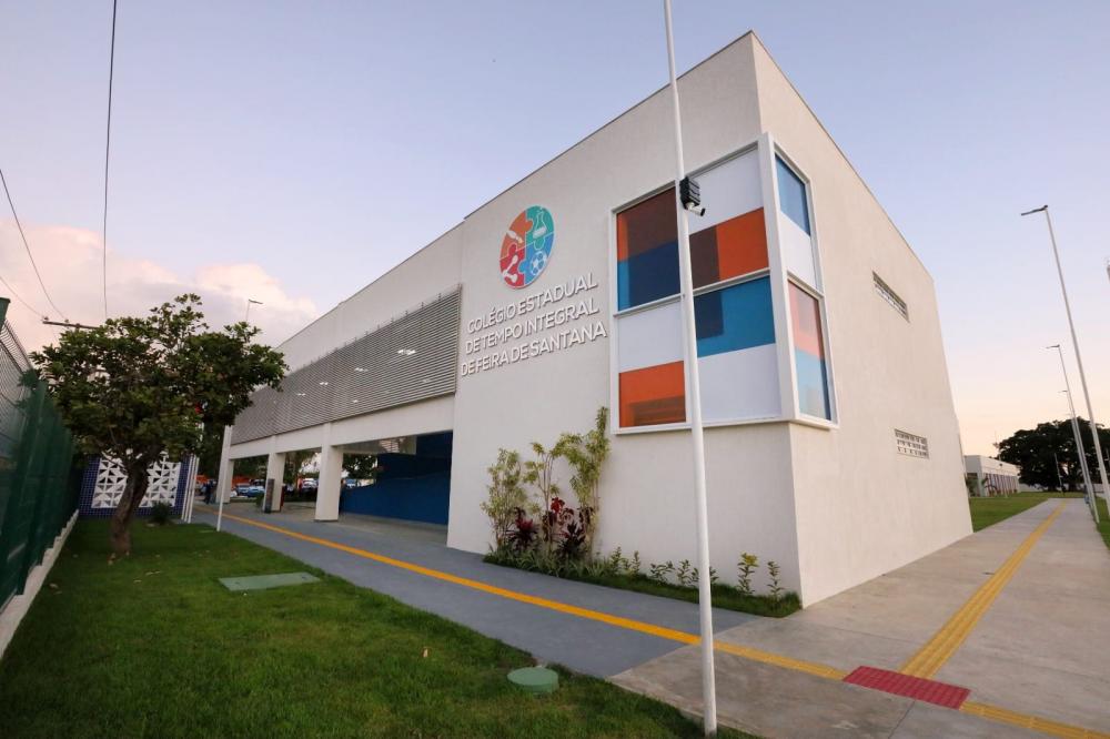 Jerônimo Rodrigues entrega o Colégio Estadual de Conceição da Feira totalmente modernizado