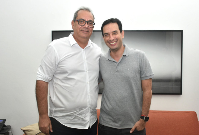 Carlos Muniz recebe visita de cortesia do deputado federal Leo Prates