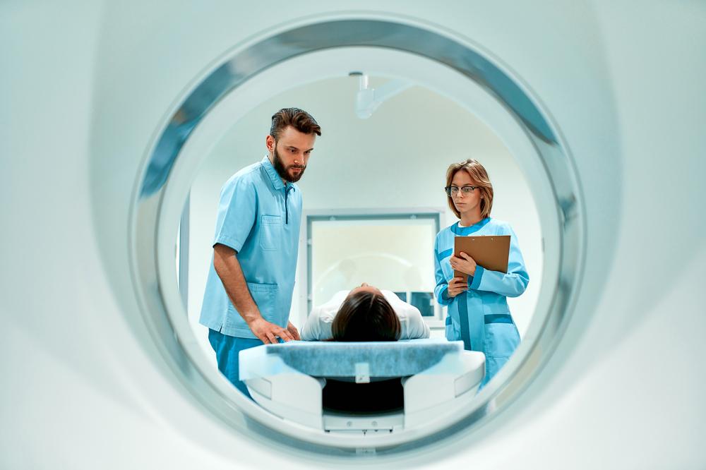 Você sabia que existe ressonância magnética com sedação?