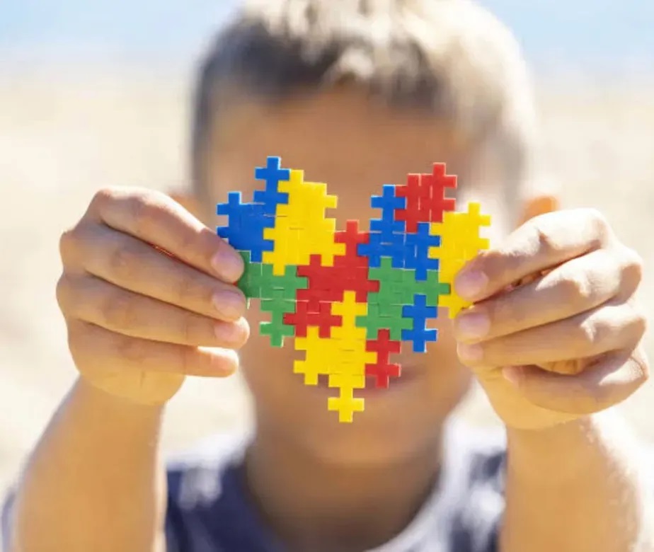 Ortopediatra explica lei que amplia direito a atendimento prioritário a autistas