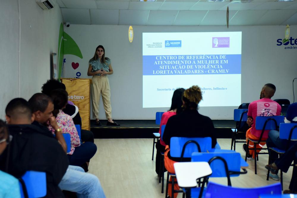 SMPJ e Limpurb promovem ação voltada ao combate à violência contra a mulher