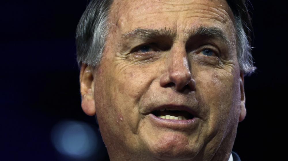 E-mails apontam que Bolsonaro recebeu pedras preciosas