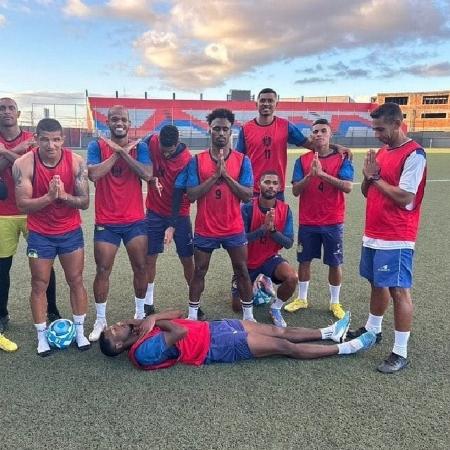 CBF repudia foto dos jogadores do Nacional tirada antes de jogo contra o Bahia de Feira