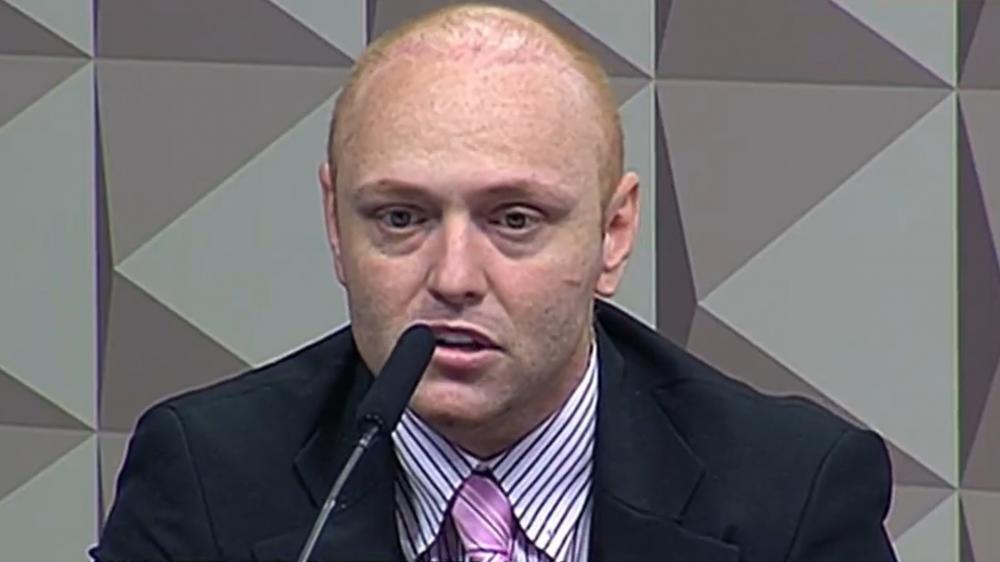 Hacker diz que Bolsonaro tinha grampo de Moraes e ofereceu indulto a ele para invadir urnas